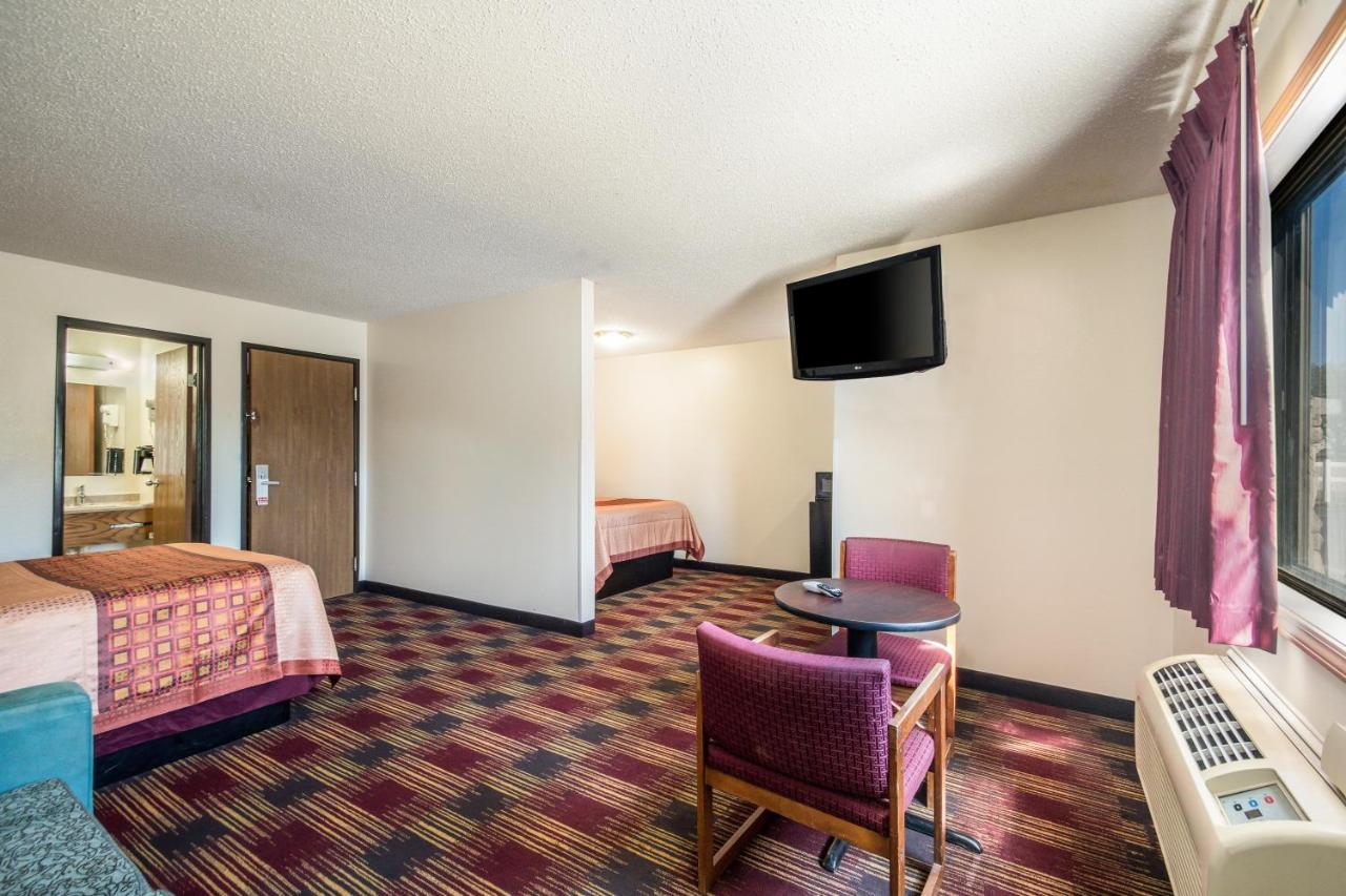 Americas Best Value Inn & Suites Harrisonville Eksteriør billede