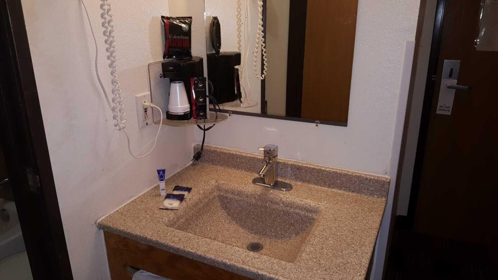 Americas Best Value Inn & Suites Harrisonville Eksteriør billede